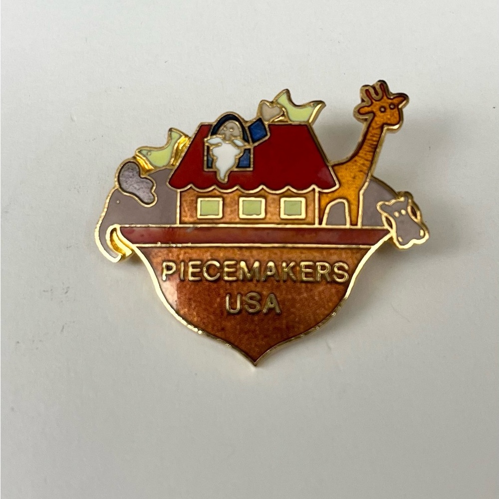 Vintage Brooch Peacemakers USA Noah’s Ark 1” Gold Tone